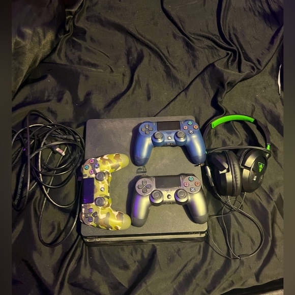 Playstation 4 slim 1 TB